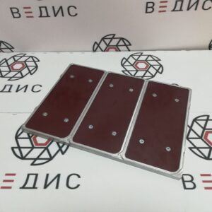 Алюминиевая плита с текстолитовыми вставками. Габаритные размеры 15х300х400. Особенность — допуск парралельности плоскостей прилегания не более 0.05мм