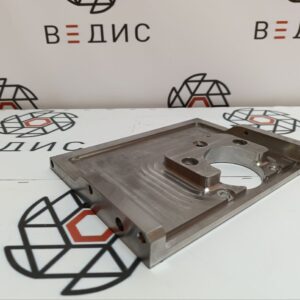 Деталь - плита. Материал нержавеющая сталь. Габариты 30х200х300мм.